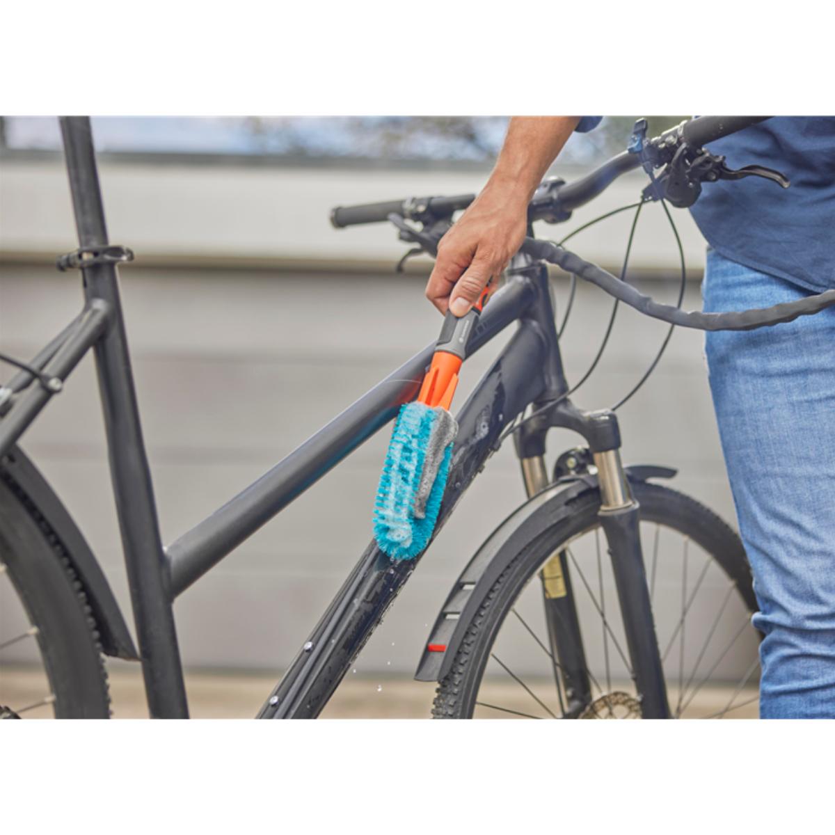 Set de cepillo y champú para bicicletas Gardena